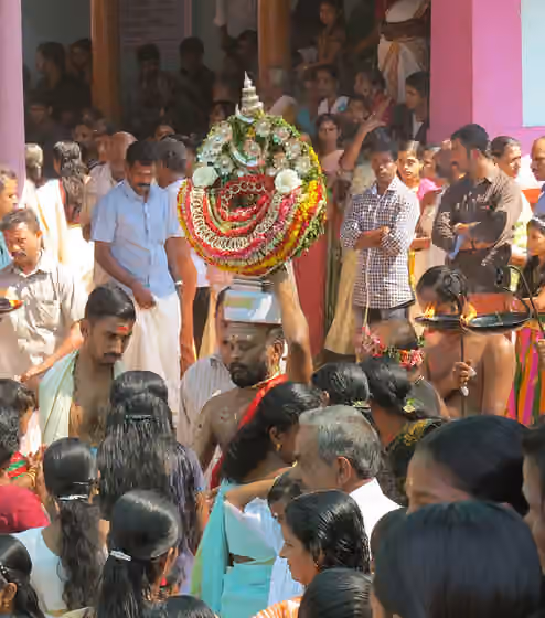 Thidambu Nritham — Thidambunruththam - തിടമ്പുനൃത്തം - വയത്തൂർ കാലിയാർ ശിവക്ഷേത്രത്തിൽ നിന്നും