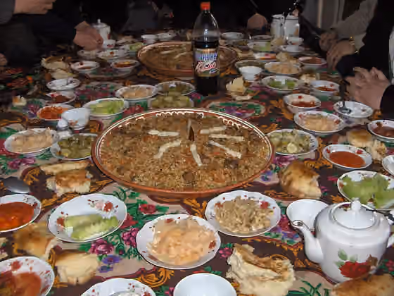 Masakan Tajikistan — Tajik dastarkhon - table clothe with oshi palov